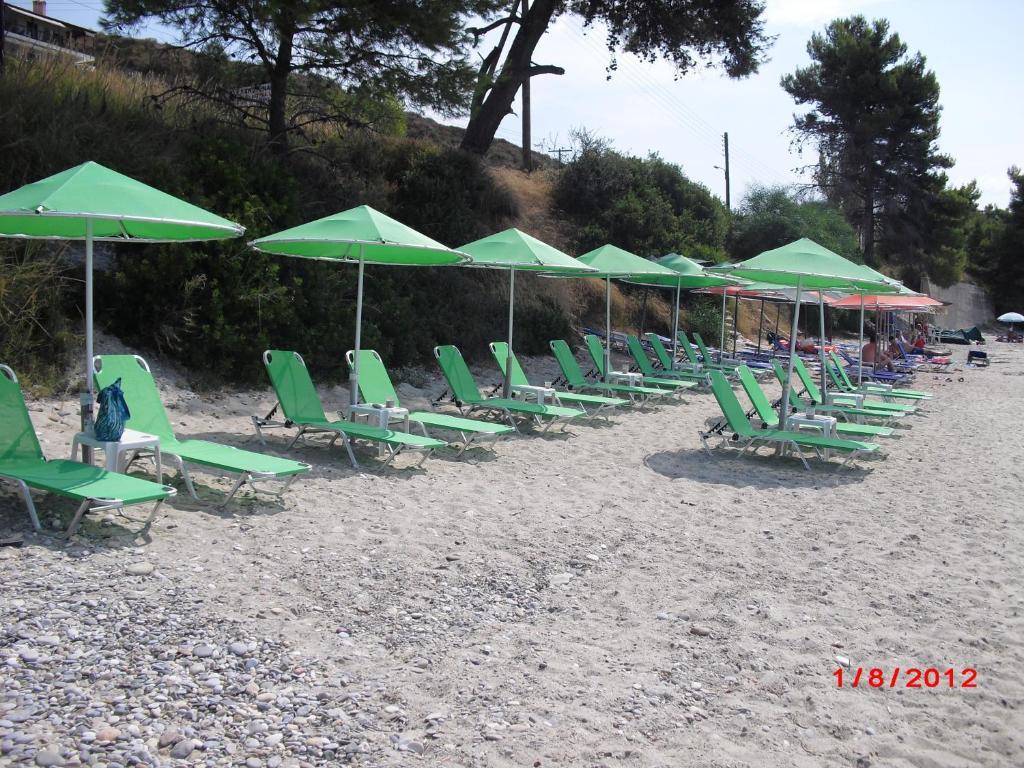 Kangaroo Hotel Mola Kalyva Esterno foto