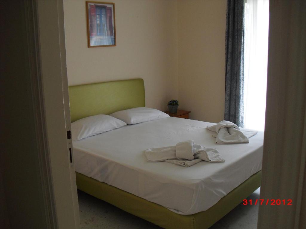 Kangaroo Hotel Mola Kalyva Camera foto