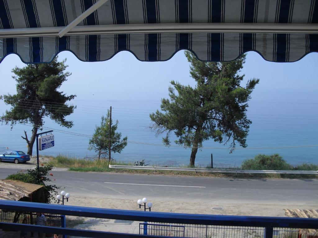 Kangaroo Hotel Mola Kalyva Camera foto