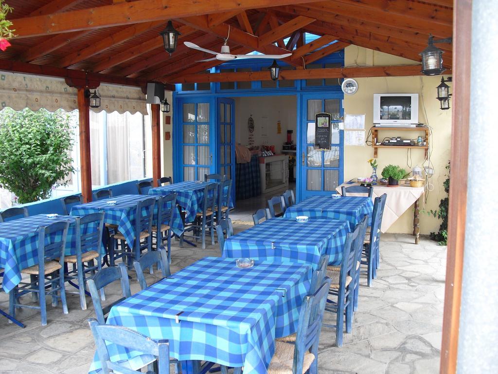 Kangaroo Hotel Mola Kalyva Esterno foto