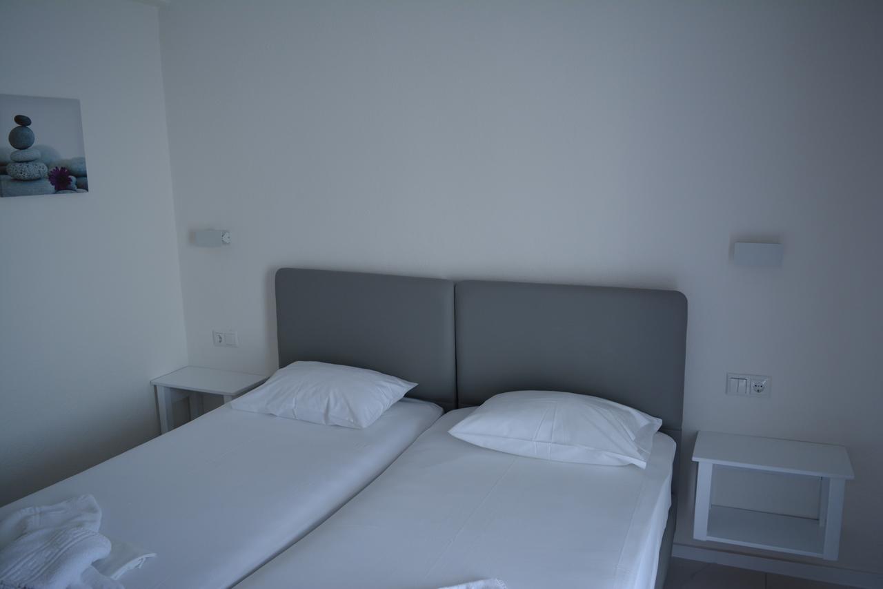 Kangaroo Hotel Mola Kalyva Esterno foto