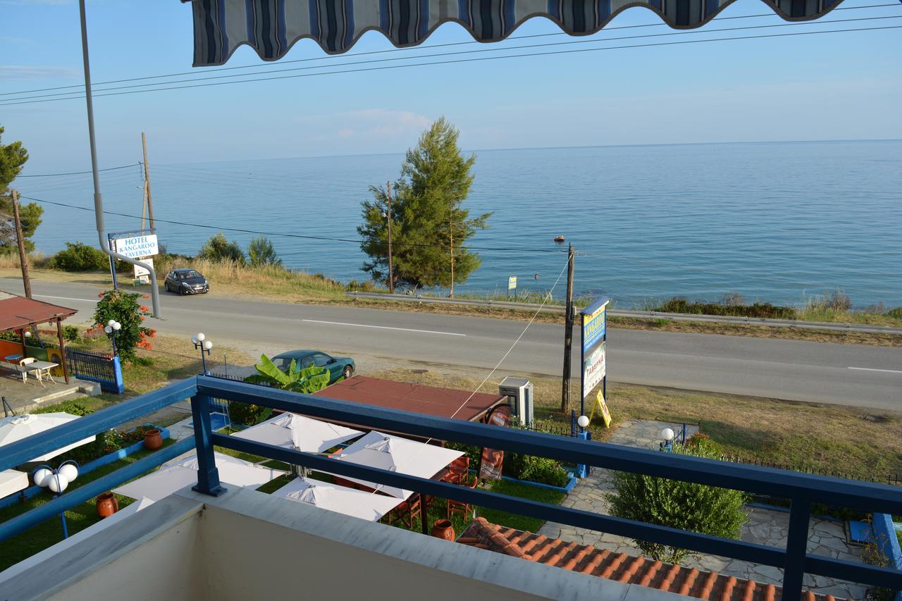 Kangaroo Hotel Mola Kalyva Esterno foto