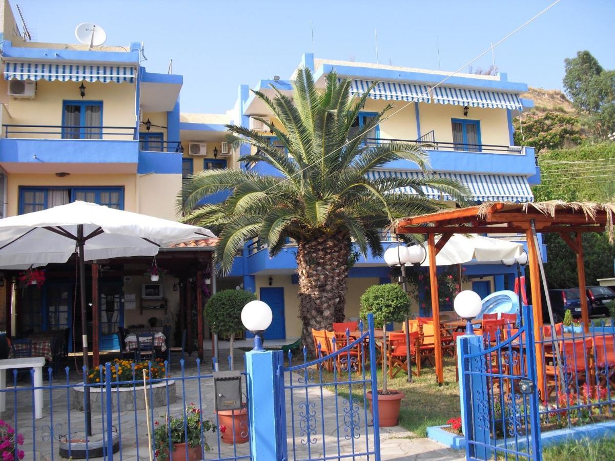 Kangaroo Hotel Mola Kalyva Esterno foto