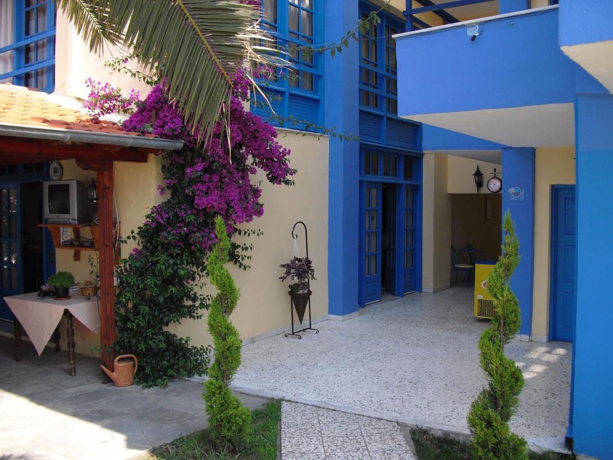 Kangaroo Hotel Mola Kalyva Esterno foto